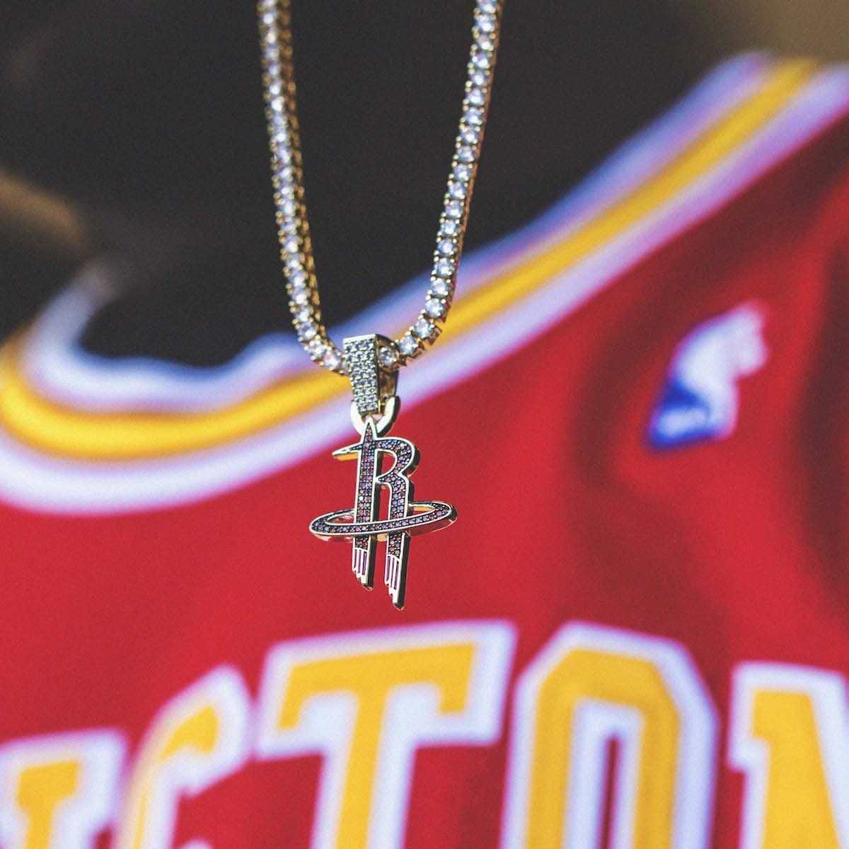 GLD Men Houston Rockets Official NBA Logo Pendant in Yellow Gold