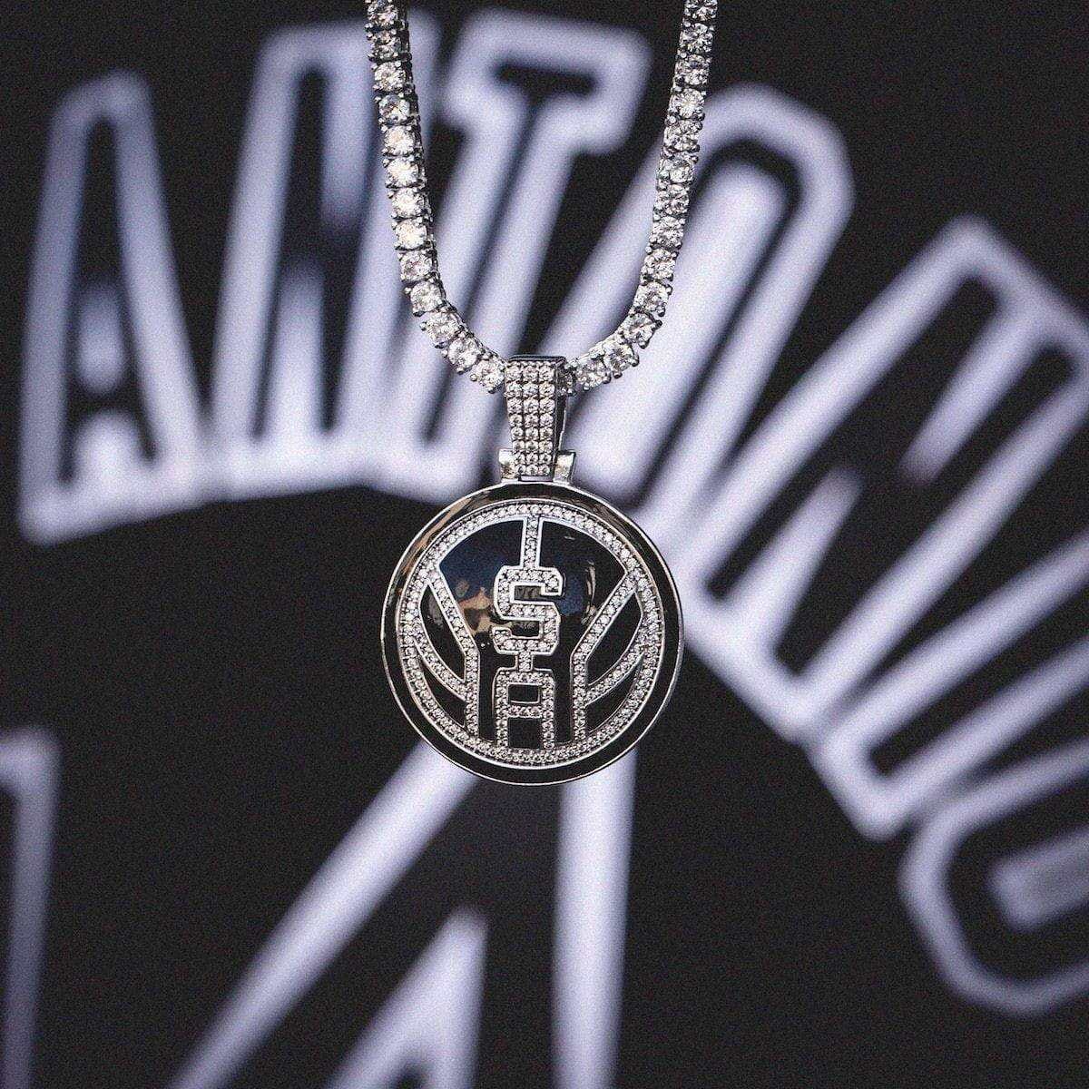 GLD Men San Antonio Spurs Official NBA Logo Pendant