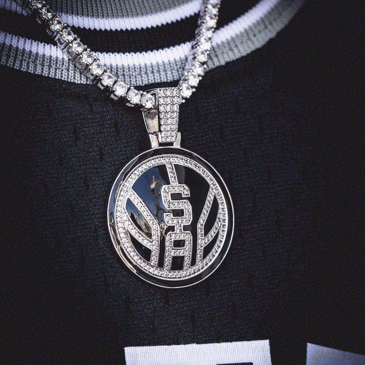 GLD Men San Antonio Spurs Official NBA Logo Pendant
