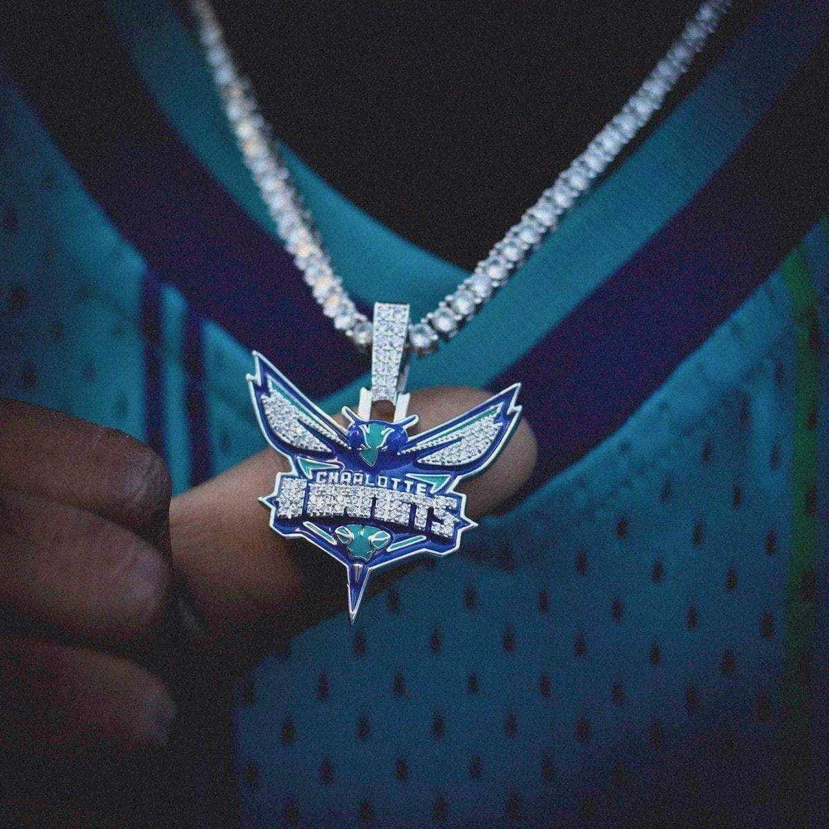 GLD Men Charlotte Hornets Official NBA Logo Pendant
