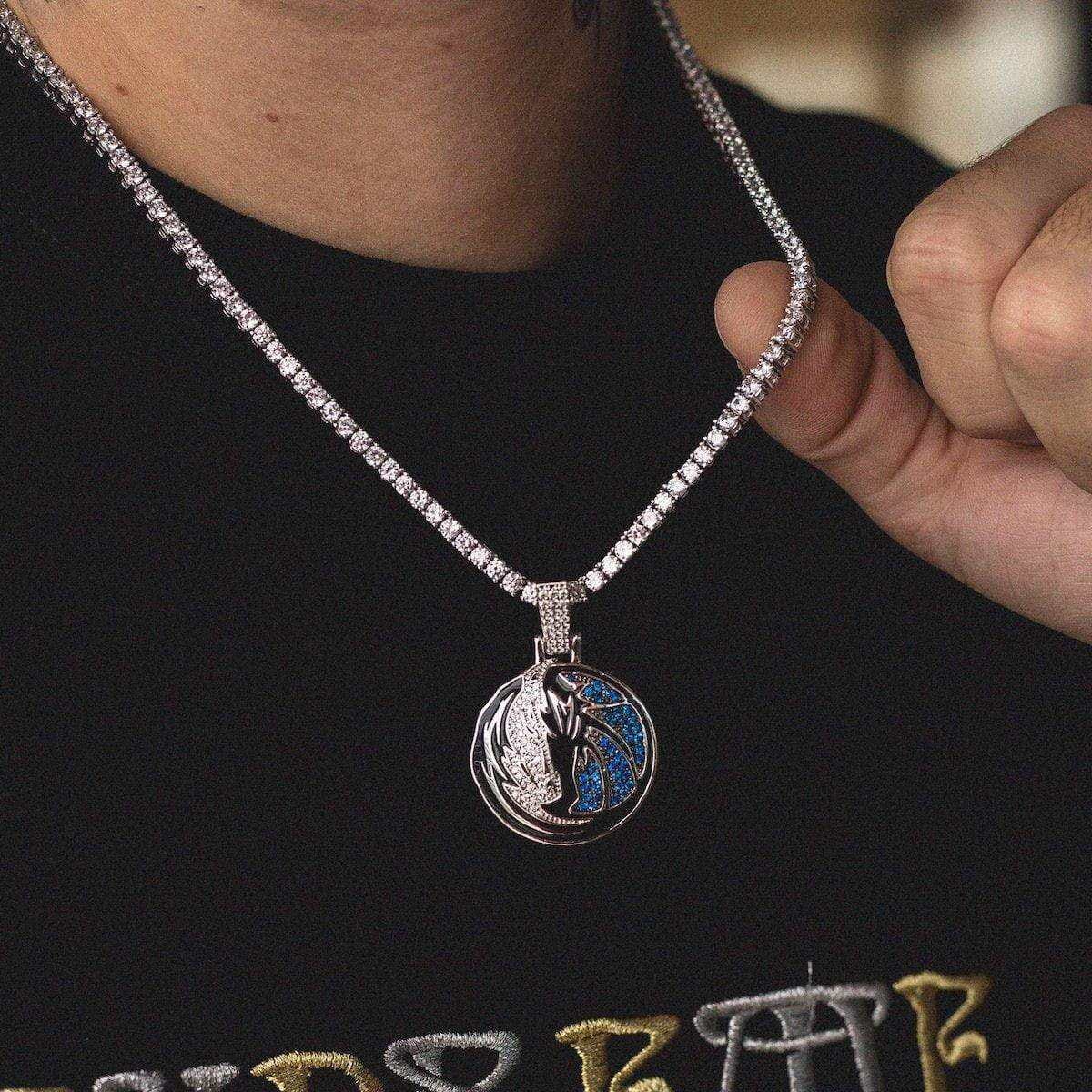 GLD Men Dallas Mavericks Official NBA Logo Pendant