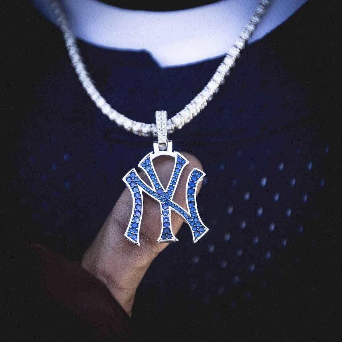 GLD Men New York Yankees Official MLB Logo Pendant in White Gold