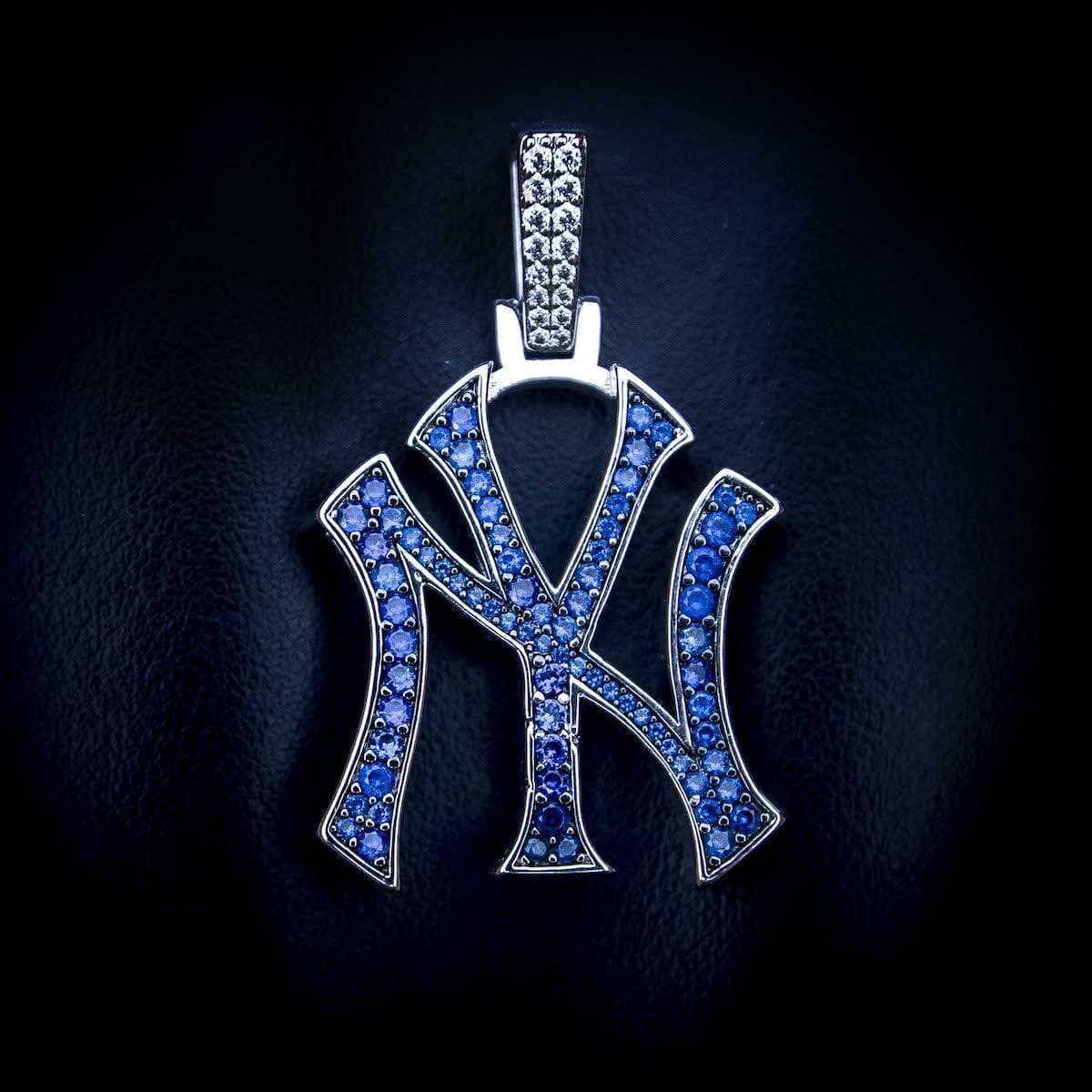 GLD Men New York Yankees Official MLB Logo Pendant in White Gold