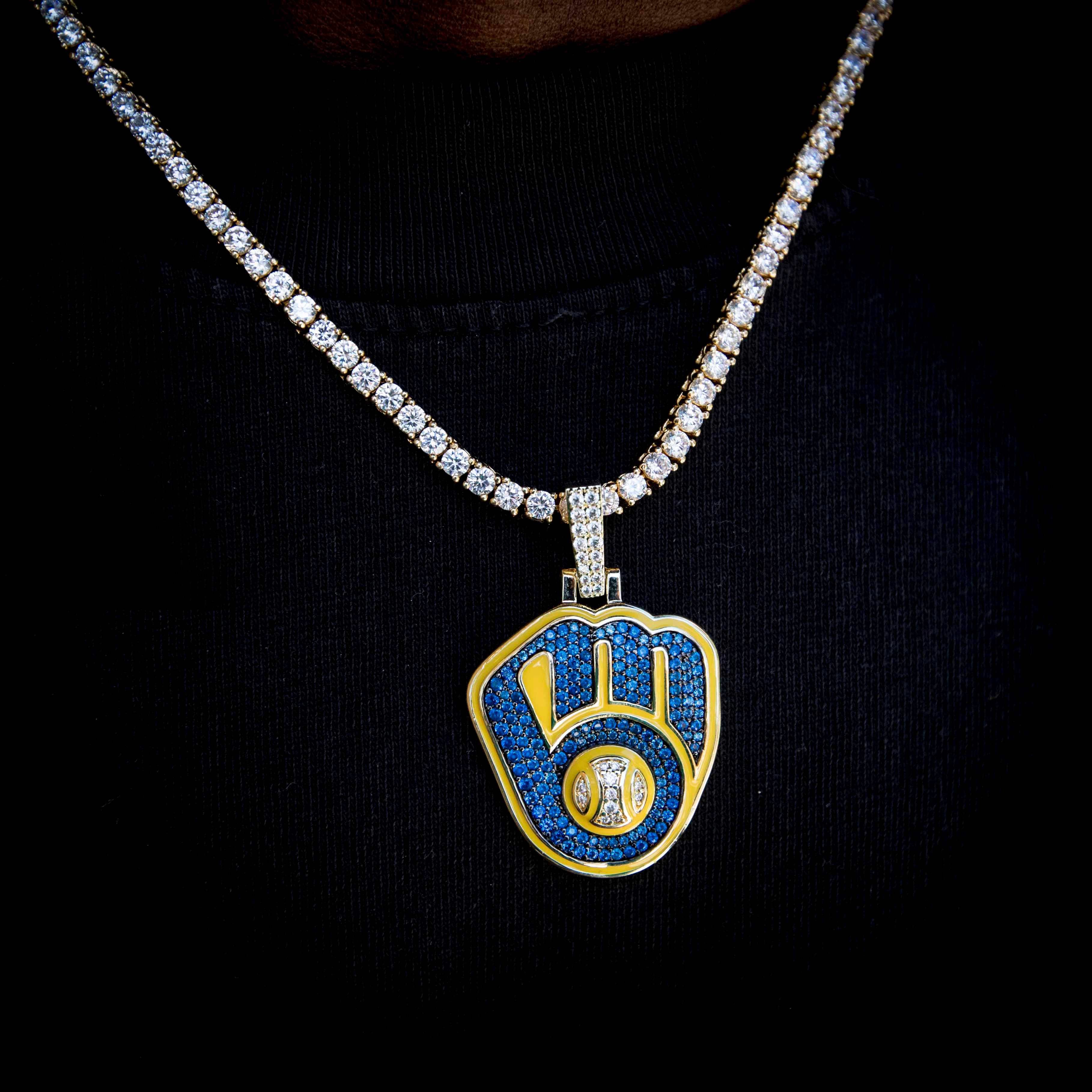 GLD Men Milwaukee Brewers Official MLB Logo Pendant