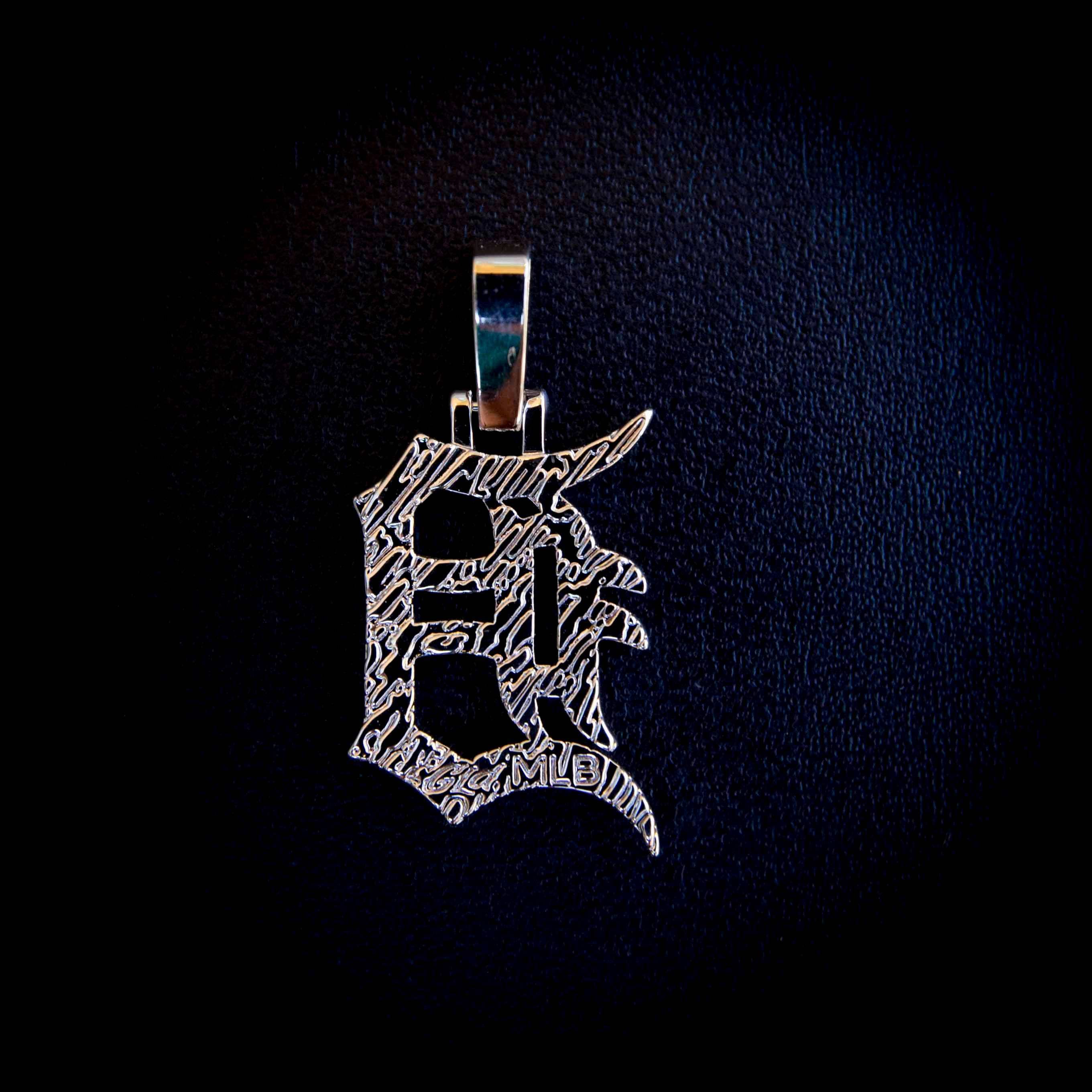 GLD Men Detroit Tigers Official MLB Logo Pendant