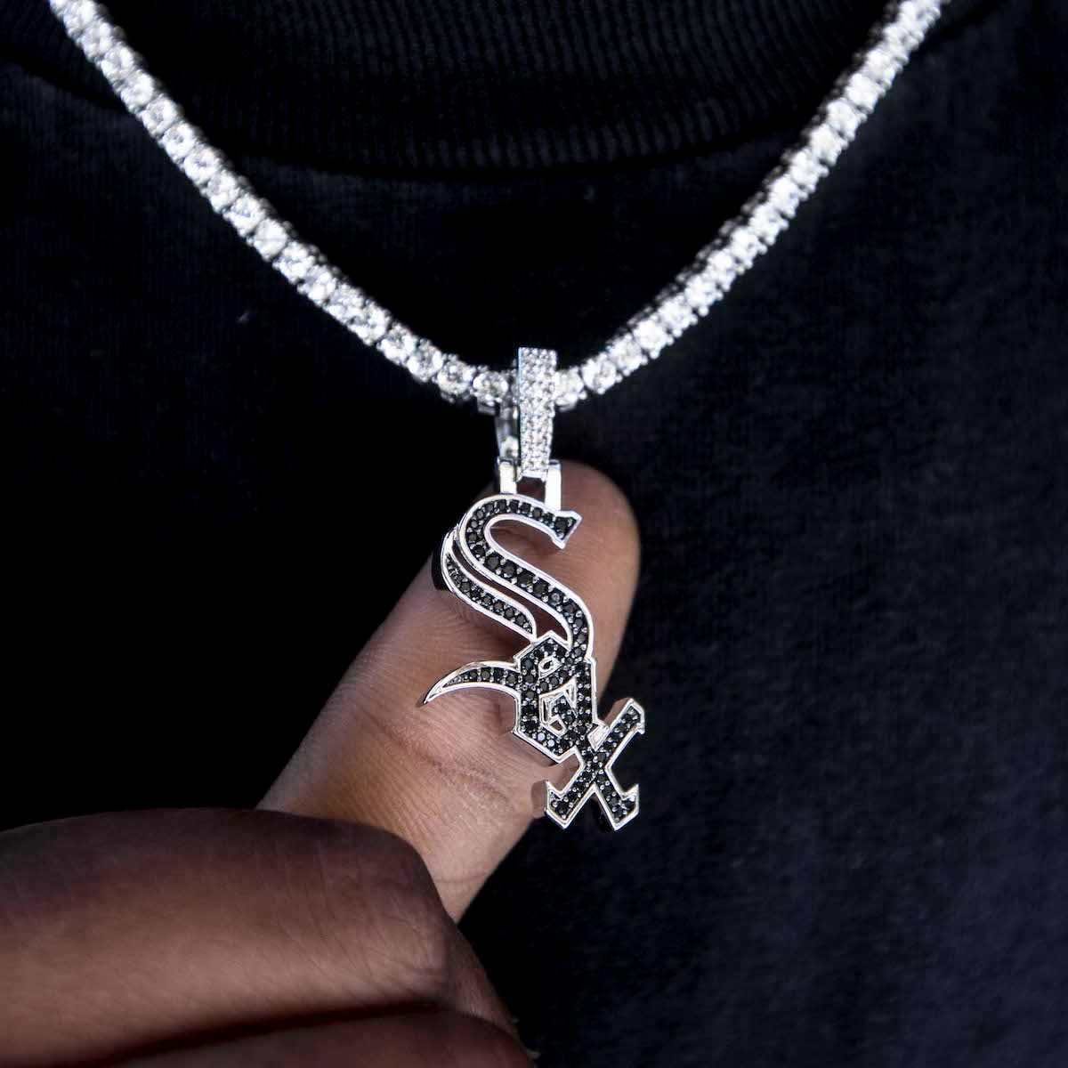 GLD Men Chicago White Sox Official MLB Logo Pendant