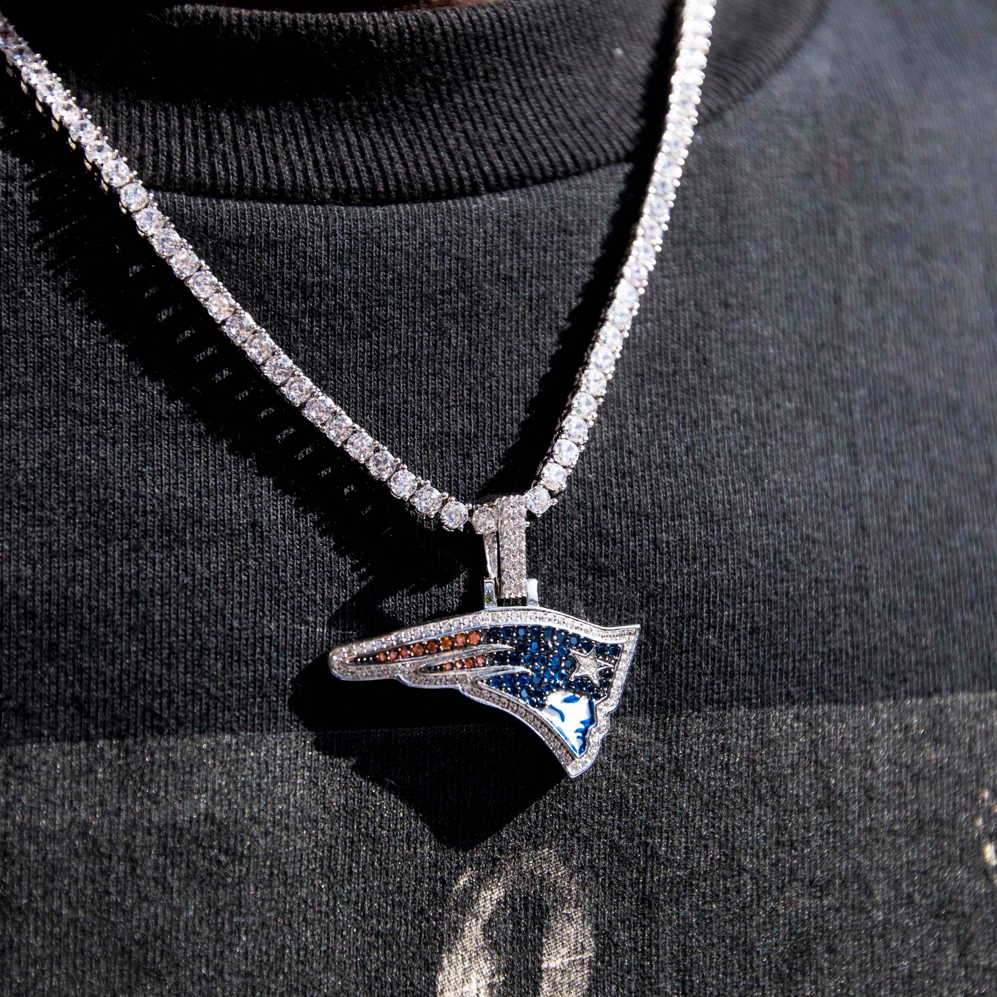 GLD Men New England Patriots Official NFL Pendant