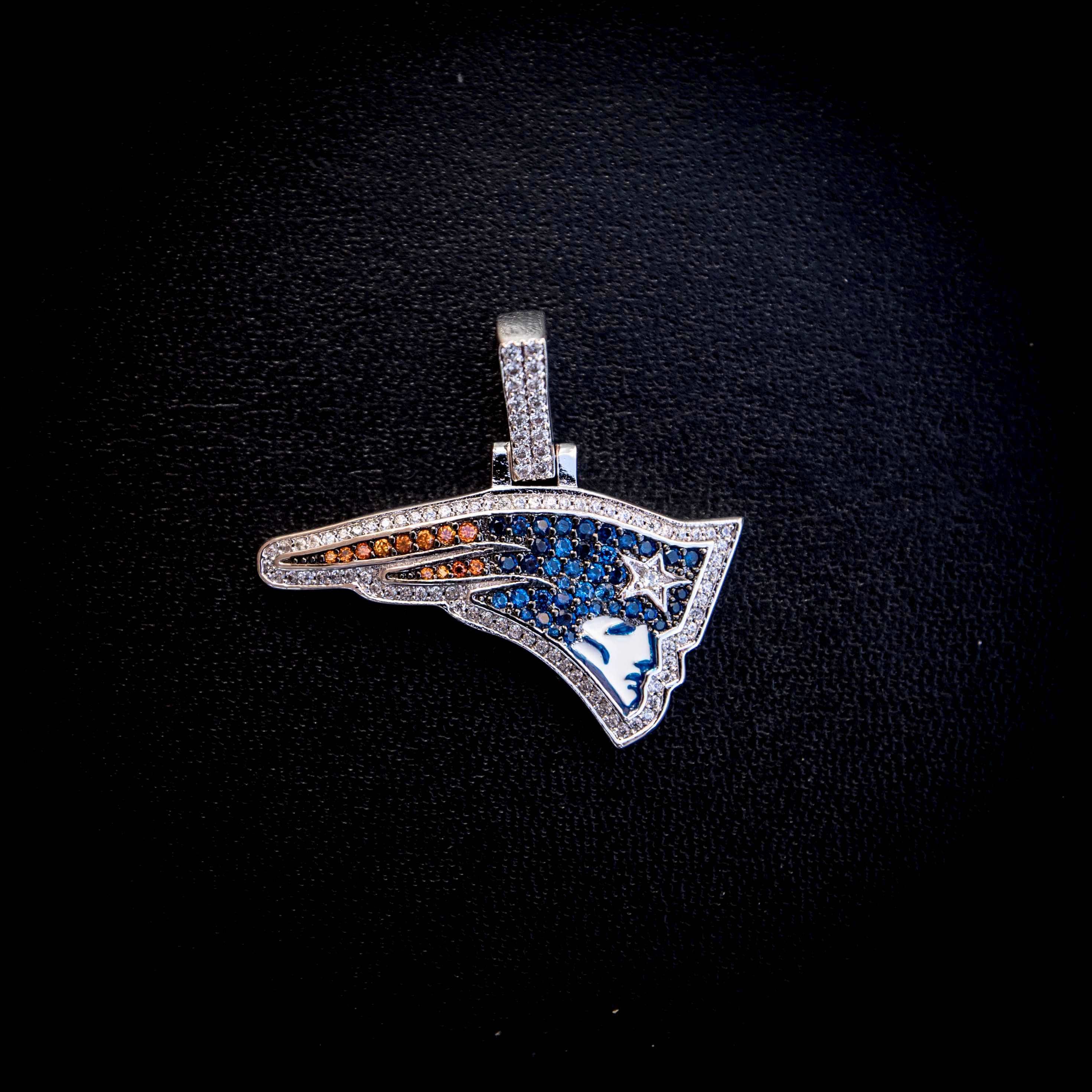 GLD Men New England Patriots Official NFL Pendant