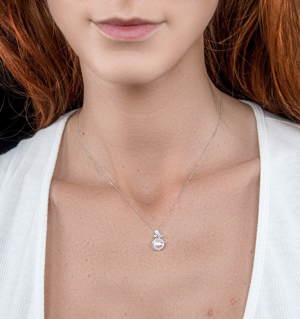 Diamond Button Pearl and Diamond Stellato Pendant Necklace in 9K White Gold
