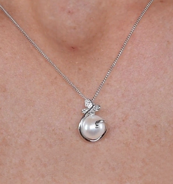 Diamond Button Pearl and Diamond Stellato Pendant Necklace in 9K White Gold