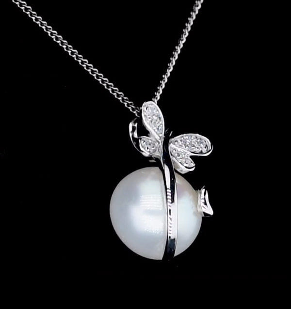 Diamond Button Pearl and Diamond Stellato Pendant Necklace in 9K White Gold
