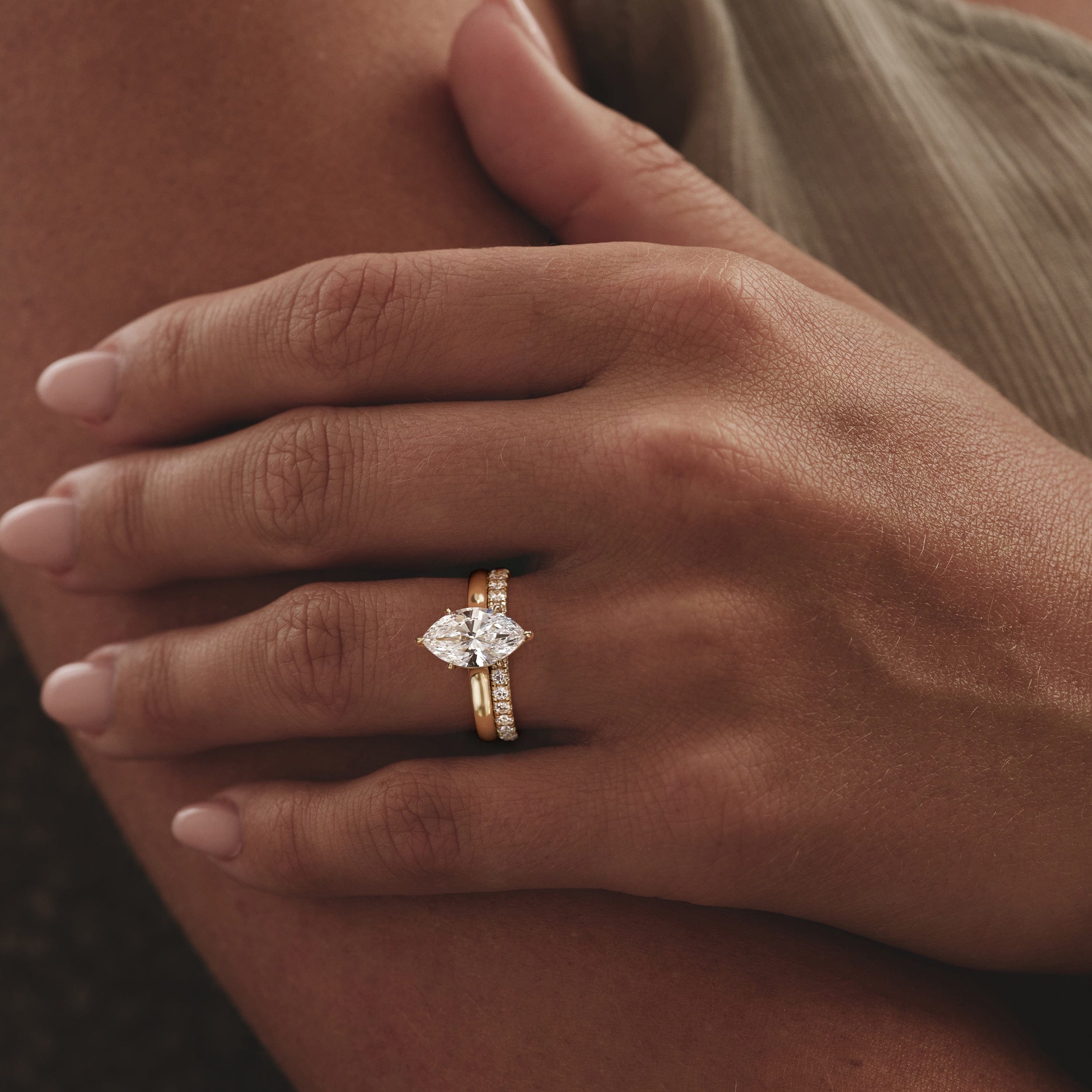 Diamond Amora Marquise 2.00ct Lab Diamond Engagement Ring F/VS Set in 18K Gold