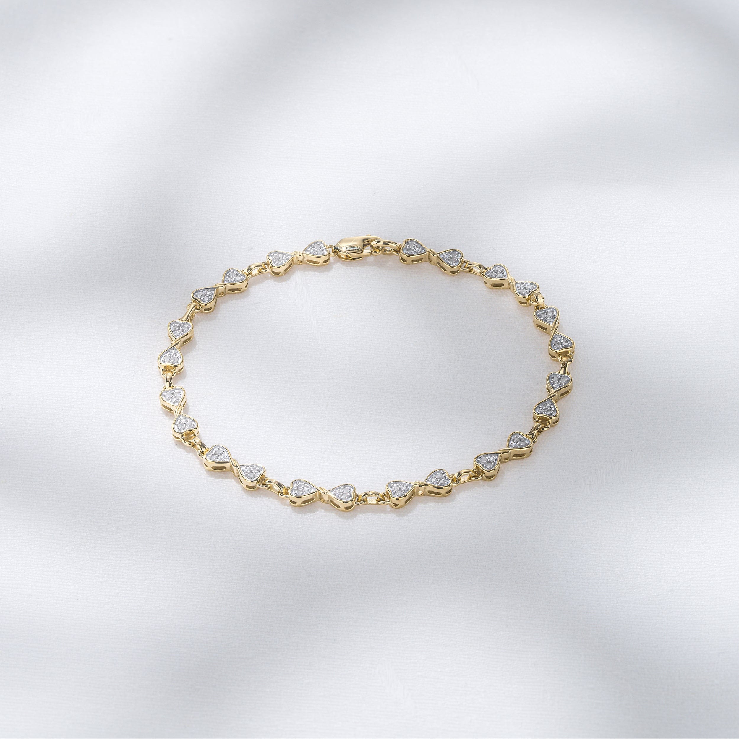 Diamond 0.25ct Diamond Heart Bracelet Set In 18K Gold Vermeil