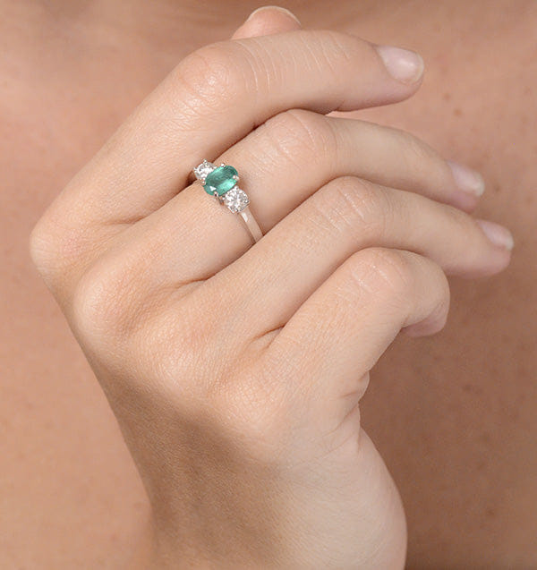 RING Emerald 0.70ct And Lab Diamonds G/Vs 0.50ct Platinum Ring