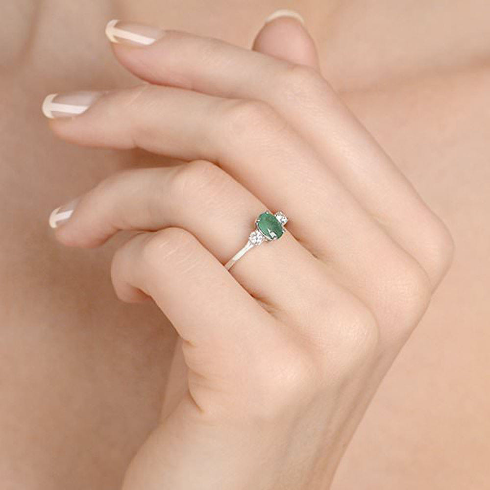 Diamond Emerald 0.75ct And Diamond 18K White Gold Ring N4316Y