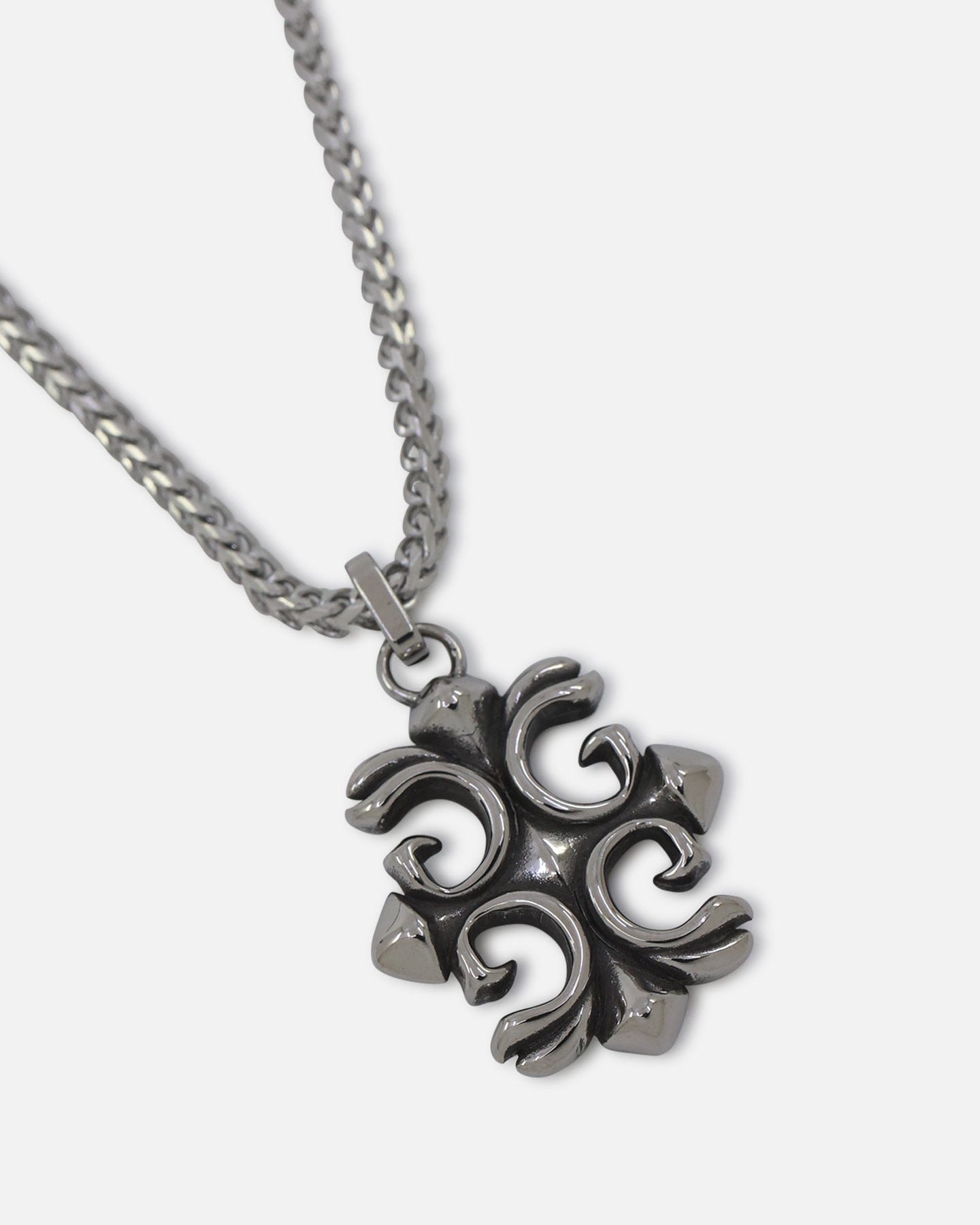 GUESS Mainline 26" 4 g Rebel Charm Necklace Silver