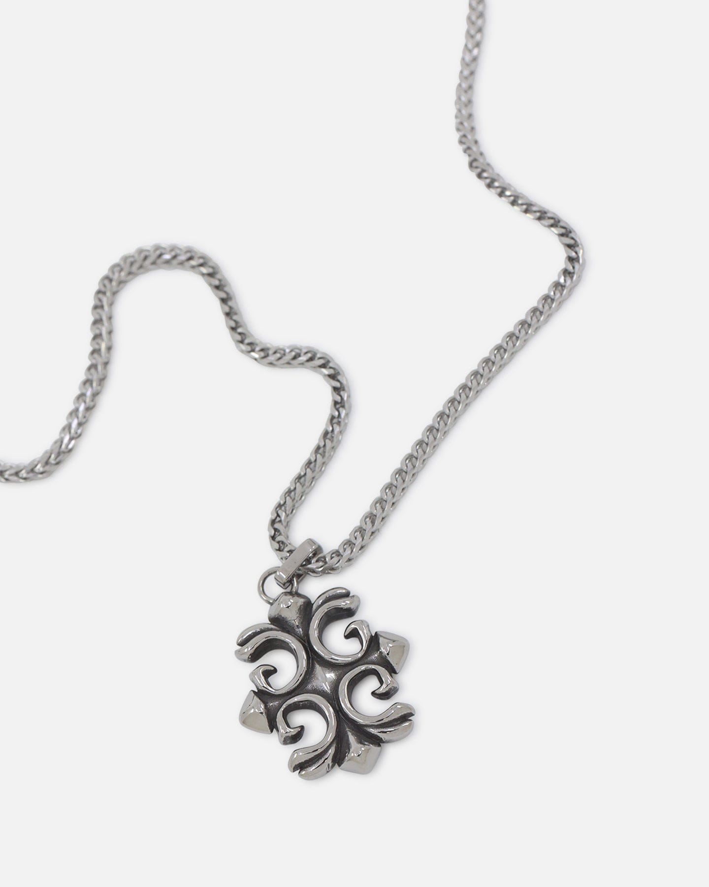 GUESS Mainline 26" 4 g Rebel Charm Necklace Silver