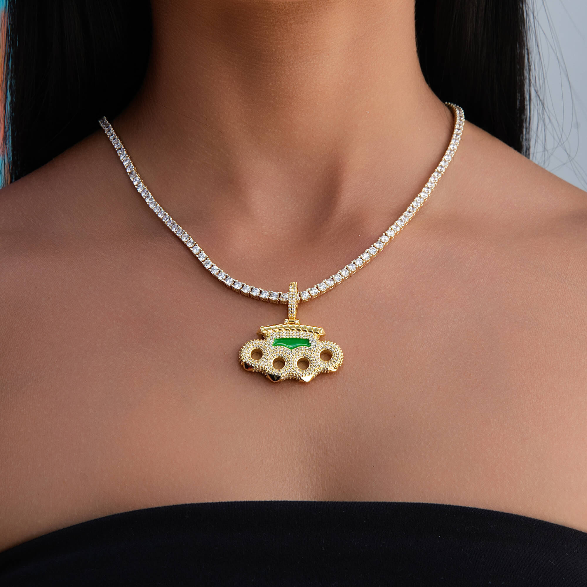 GLD Women Poing Doré Pendant in Yellow Gold
