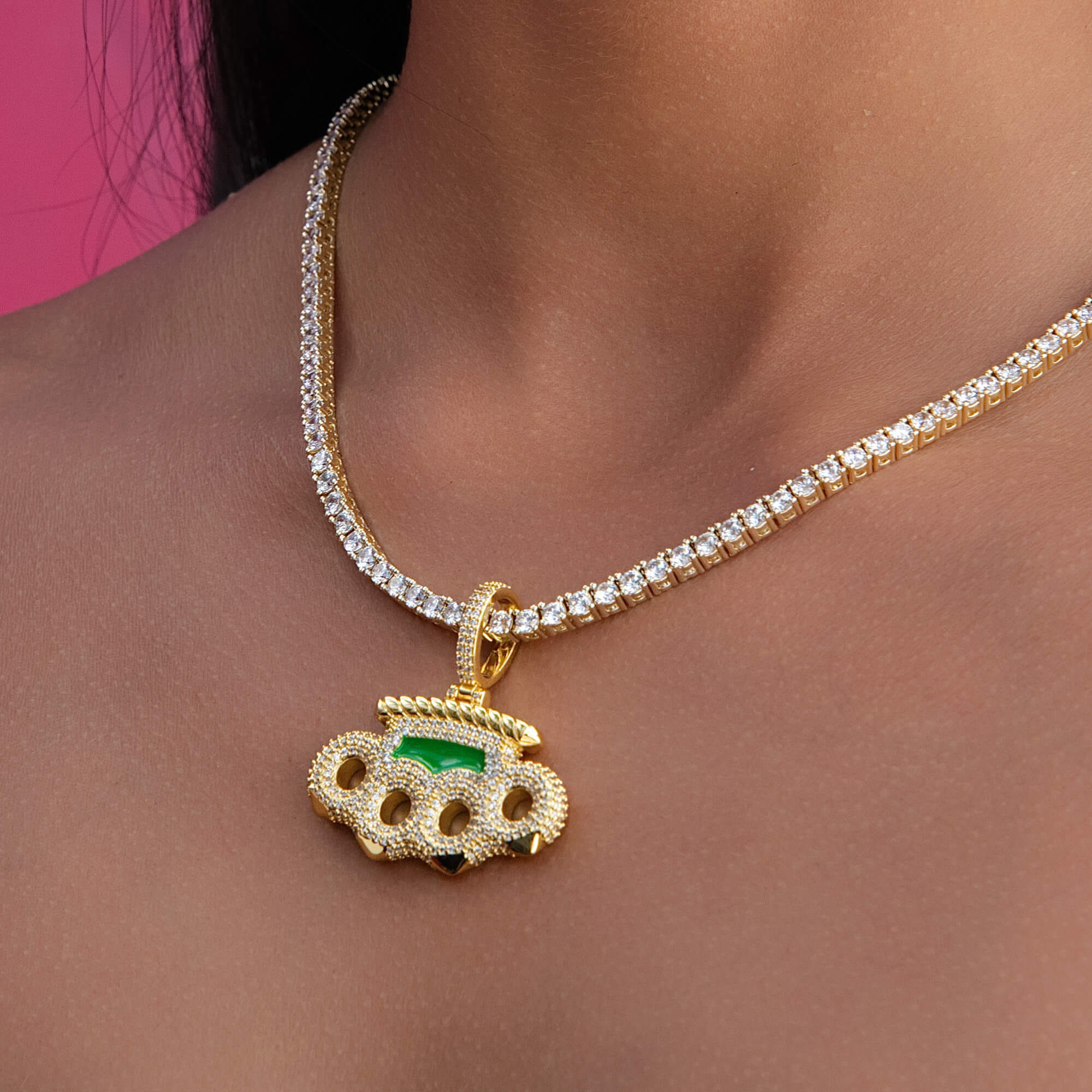 GLD Women Poing Doré Pendant in Yellow Gold