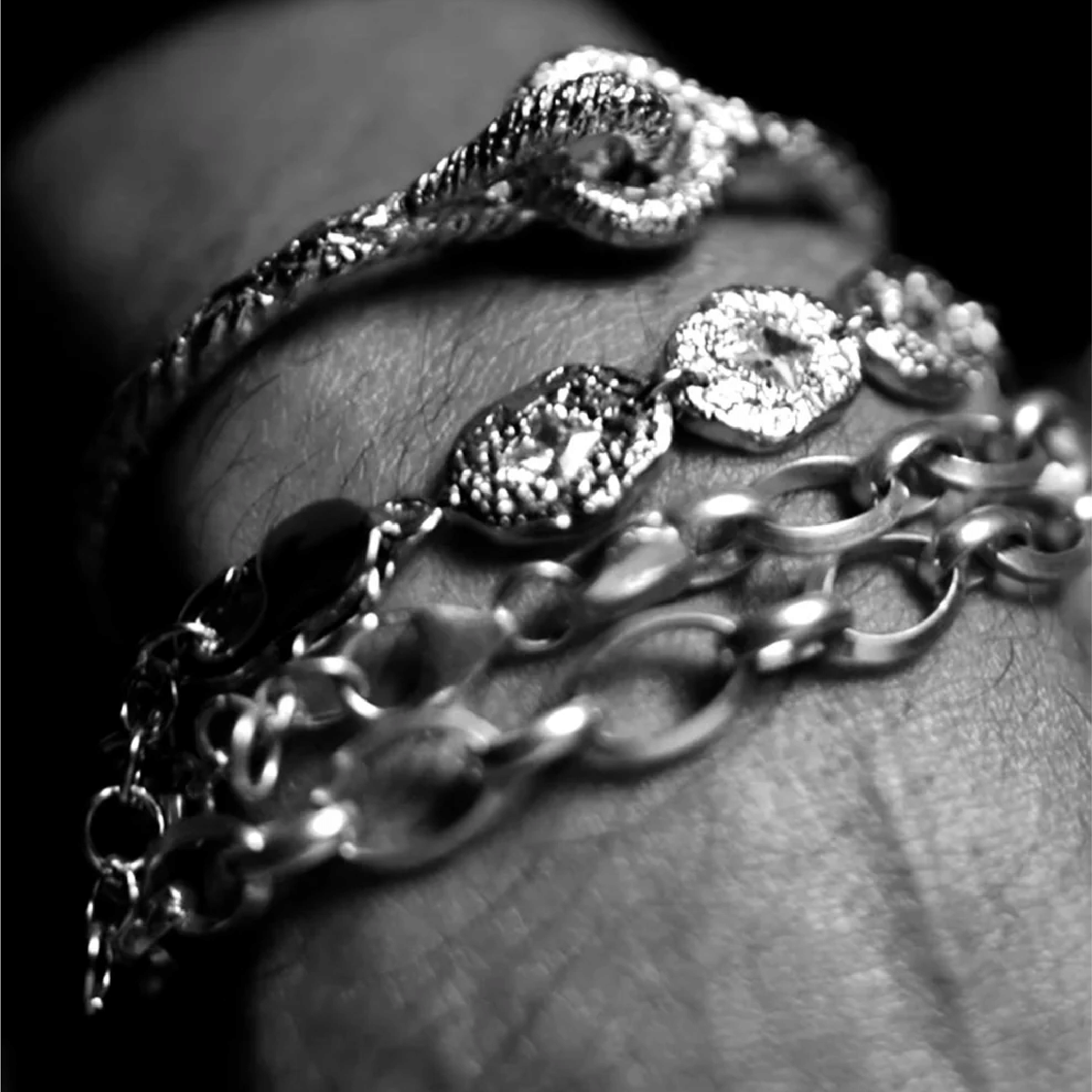Arykai HOOKED BRACELET