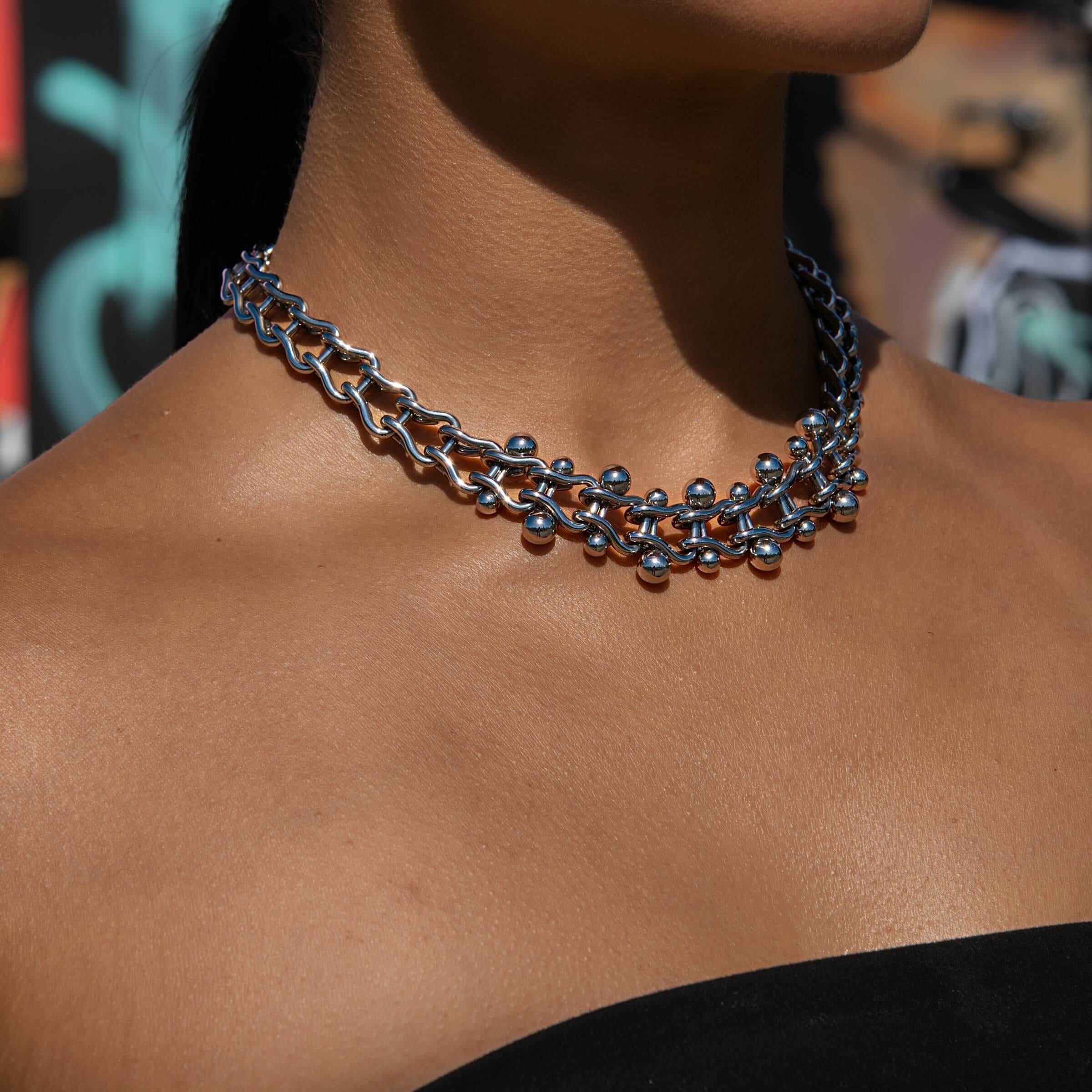 GLD Women Circular Chain Necklace in White Gold