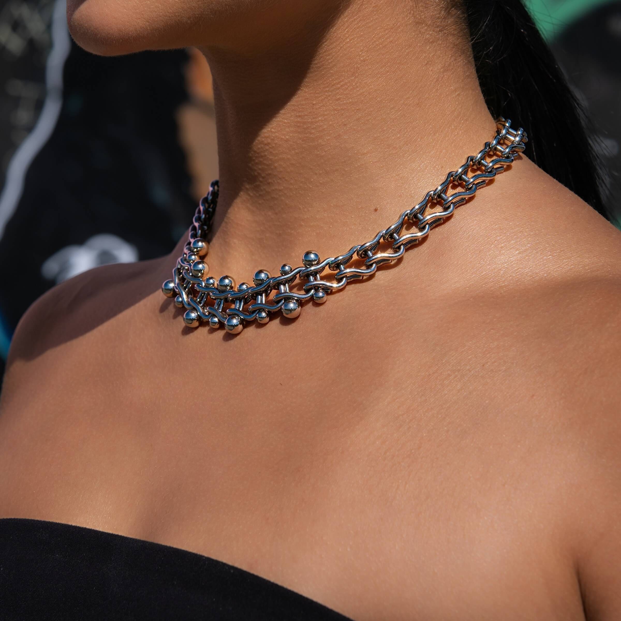 GLD Women Circular Chain Necklace in White Gold