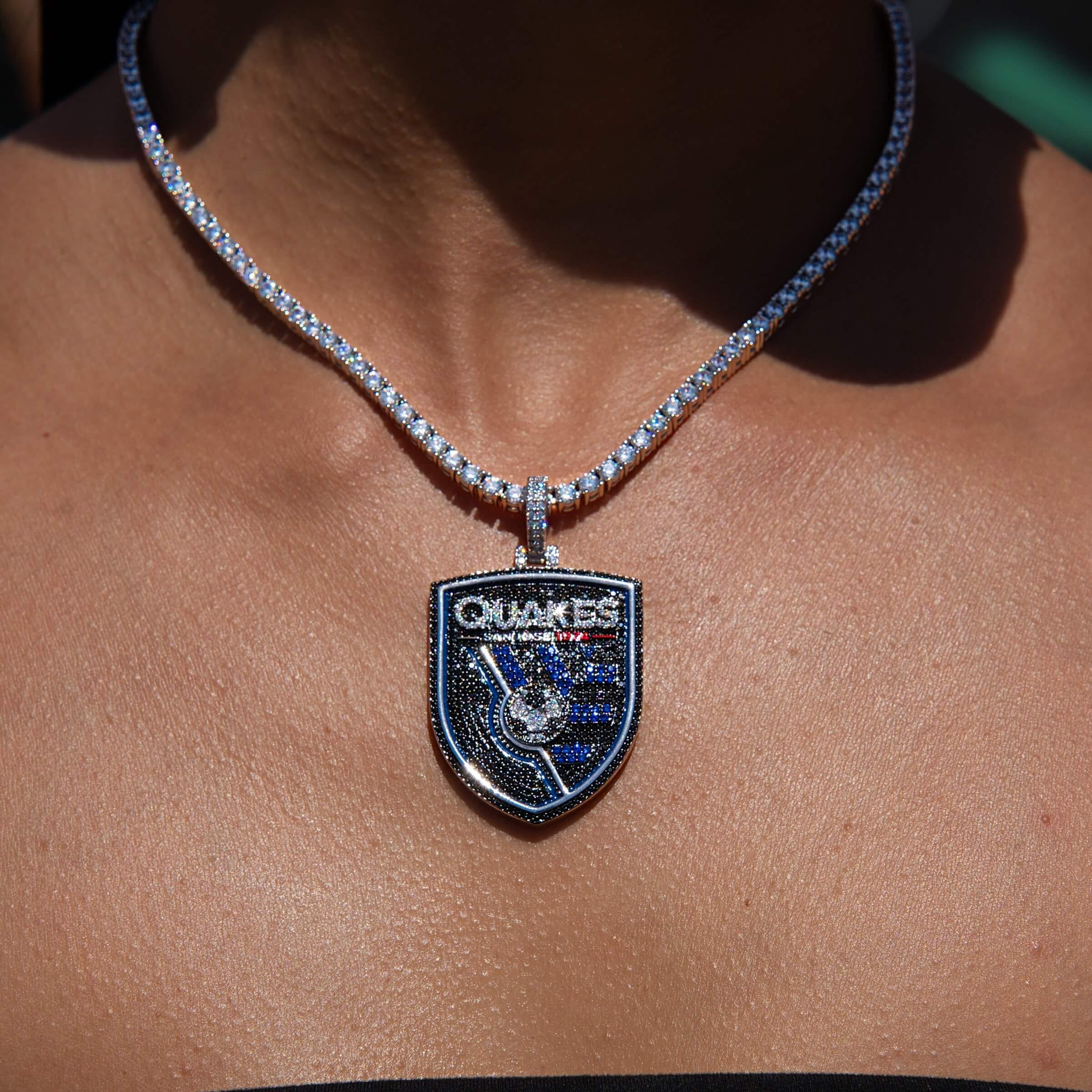 GLD Women San Jose Earthquakes Official MLS Logo Pendant in White Gold