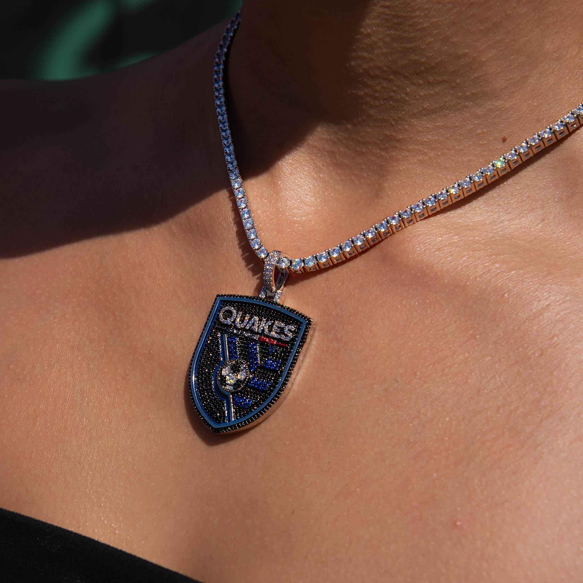GLD Women San Jose Earthquakes Official MLS Logo Pendant in White Gold