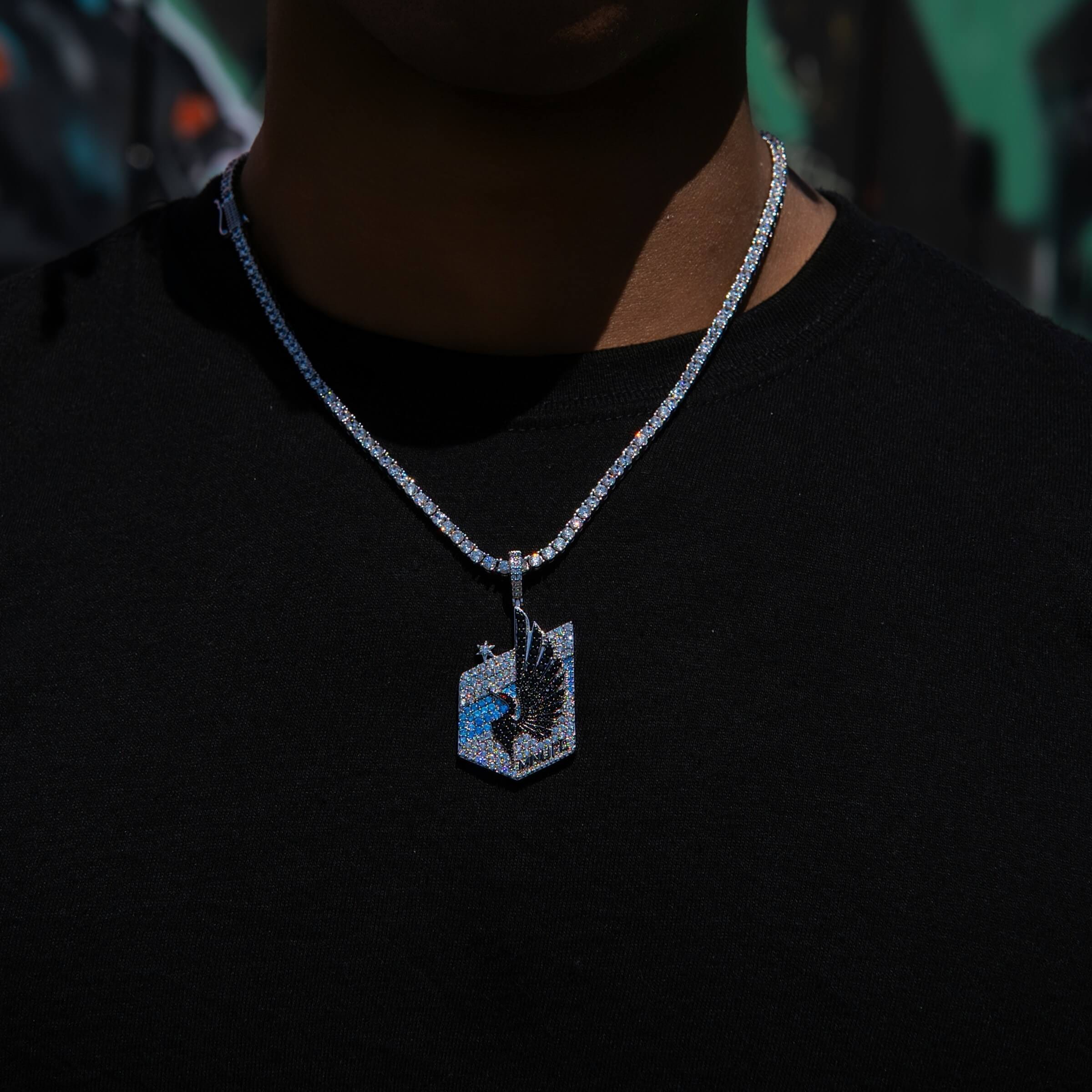 GLD Men Minnesota United FC Official MLS Logo Pendant in White Gold
