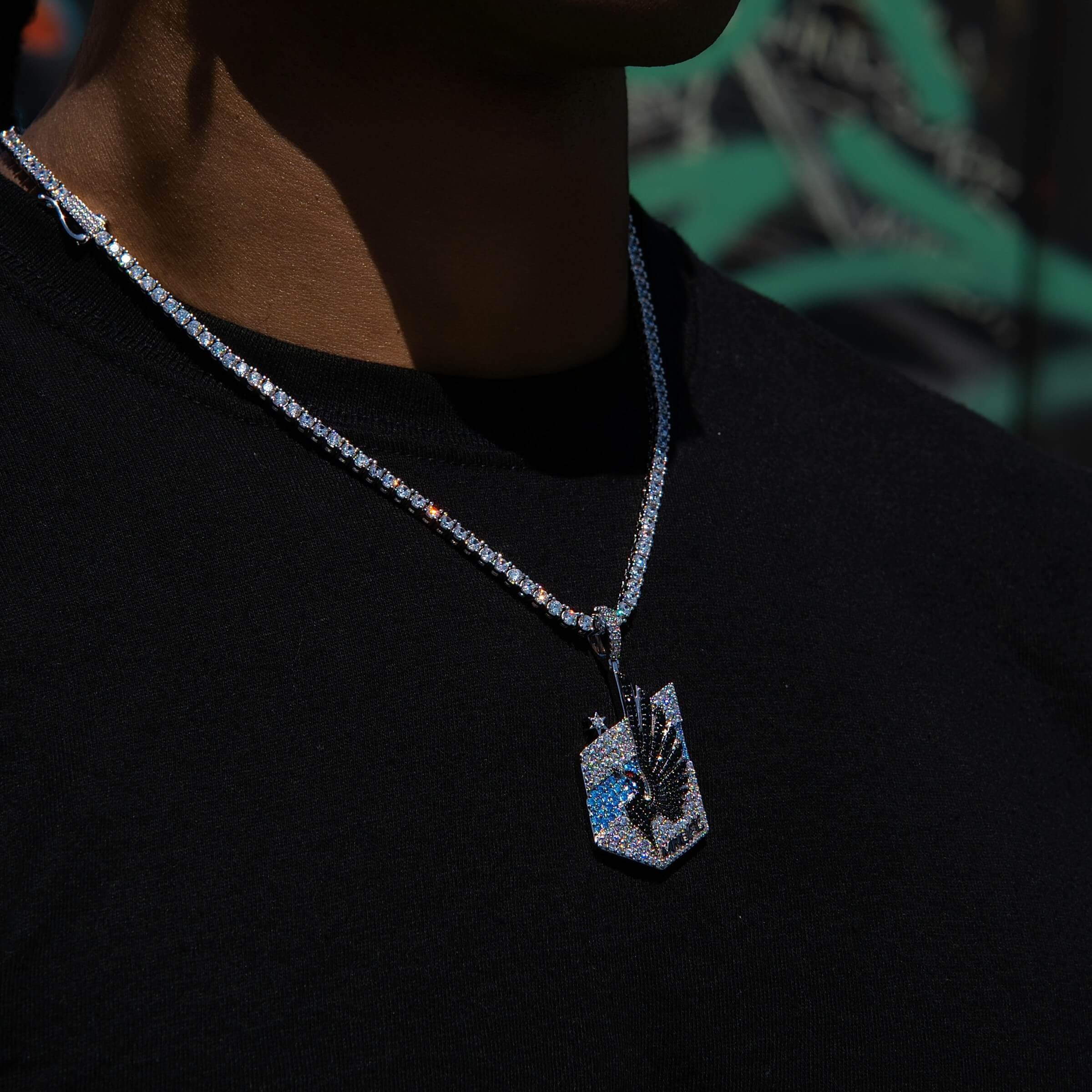 GLD Men Minnesota United FC Official MLS Logo Pendant in White Gold