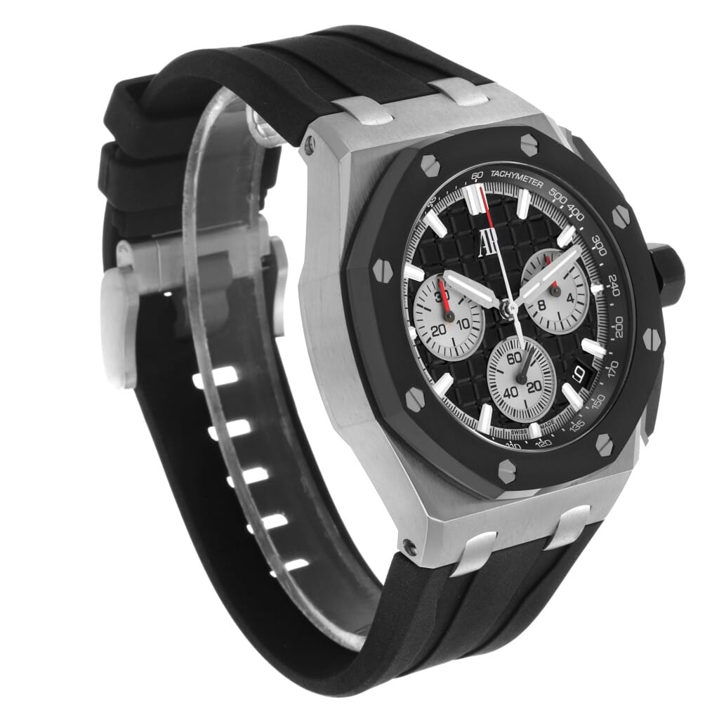 Royal Oak Offshore (Reference 26420SO.OO.A002CA.01). A 43mm stainless steel automatic wristwatch with date and chronograph.
