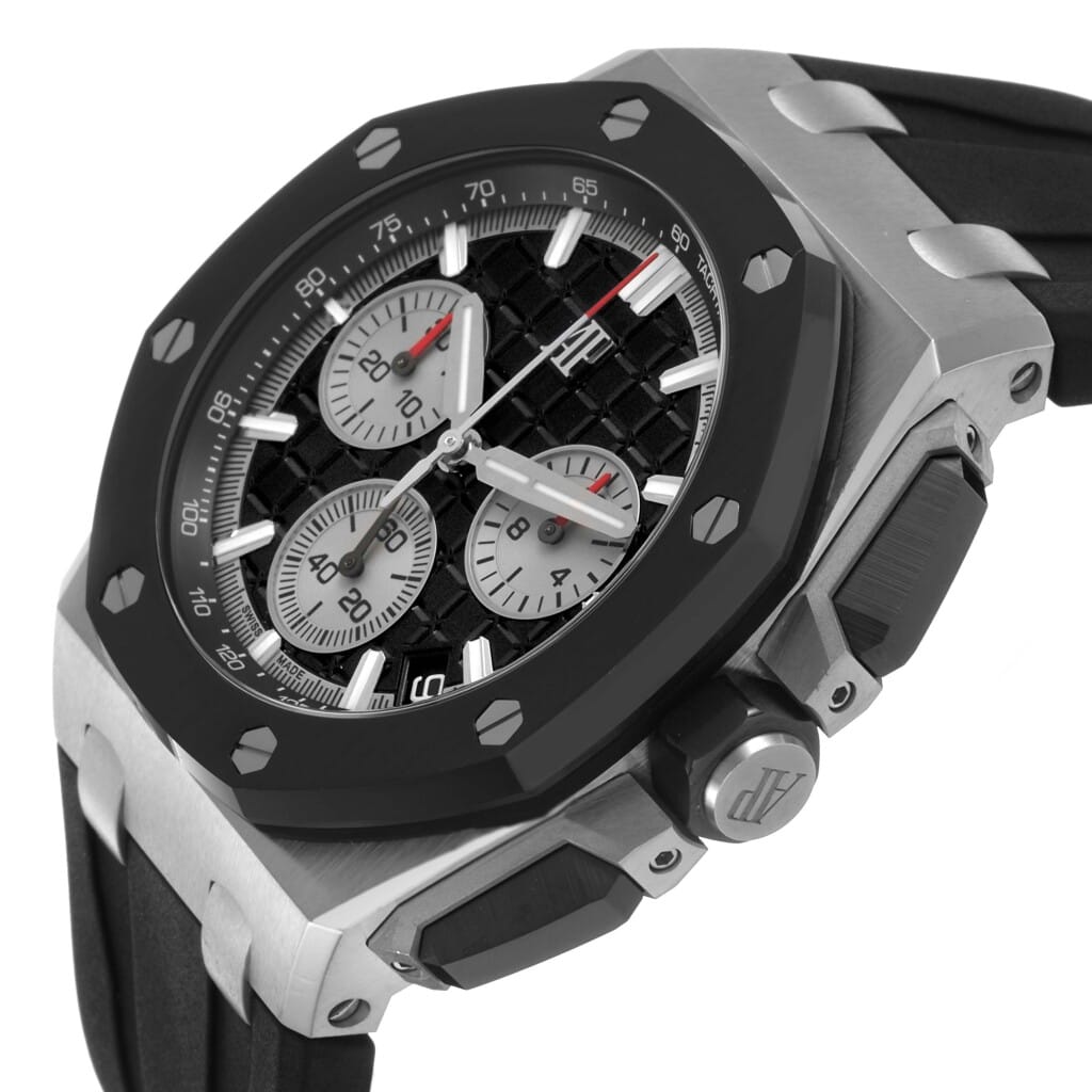 Royal Oak Offshore (Reference 26420SO.OO.A002CA.01). A 43mm stainless steel automatic wristwatch with date and chronograph.