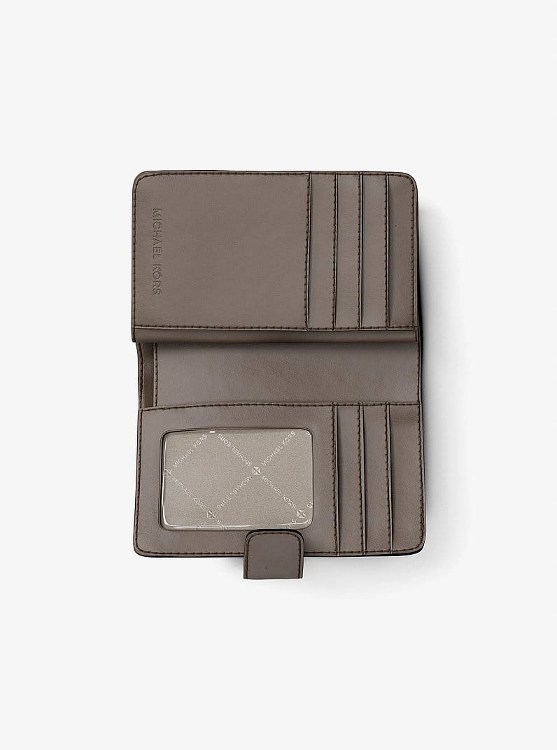 Jet Set Travel Medium Signature Logo Billfold Wallet