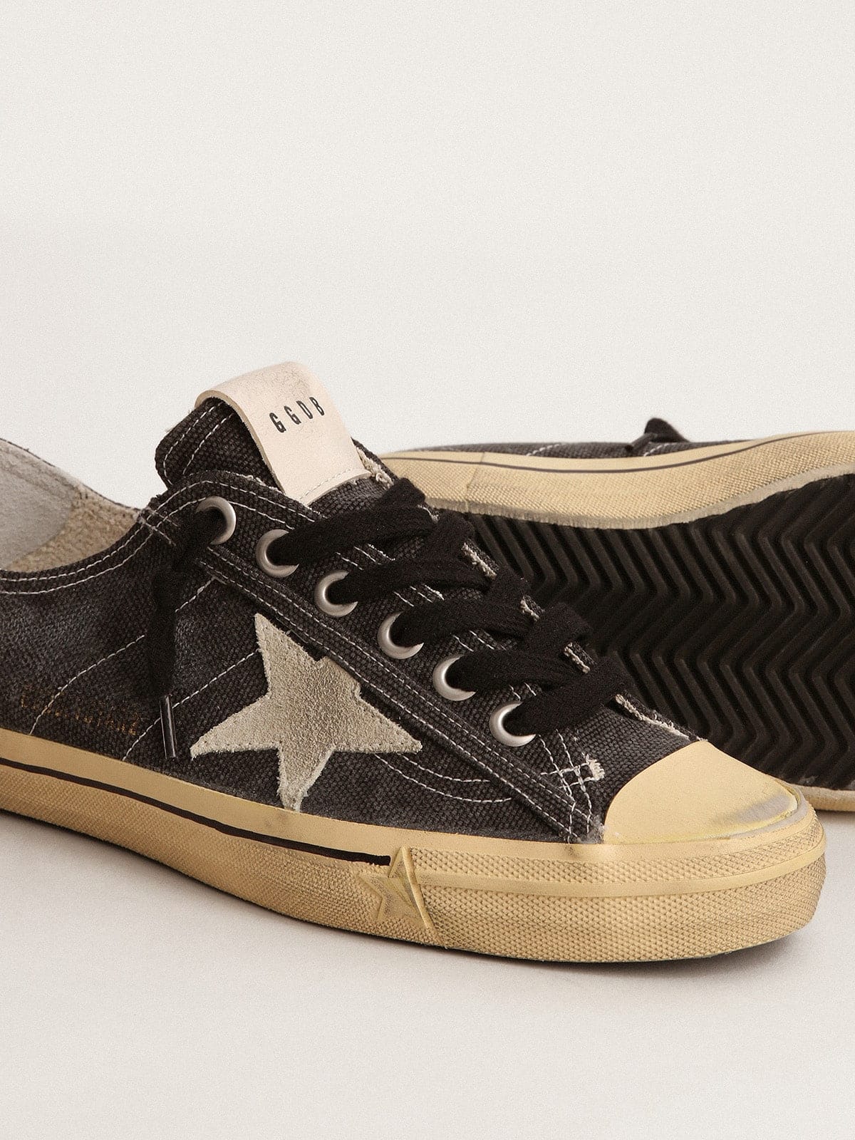 Golden Goose Mens V-Star In Black Canvas With Ice-Gray Star And Heel Mens
