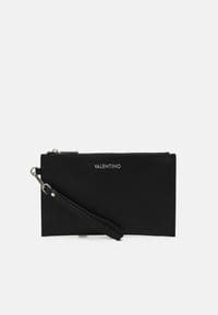 Valentino Marnier Clutch Nero