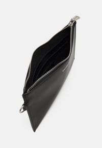 Valentino Marnier Clutch Nero