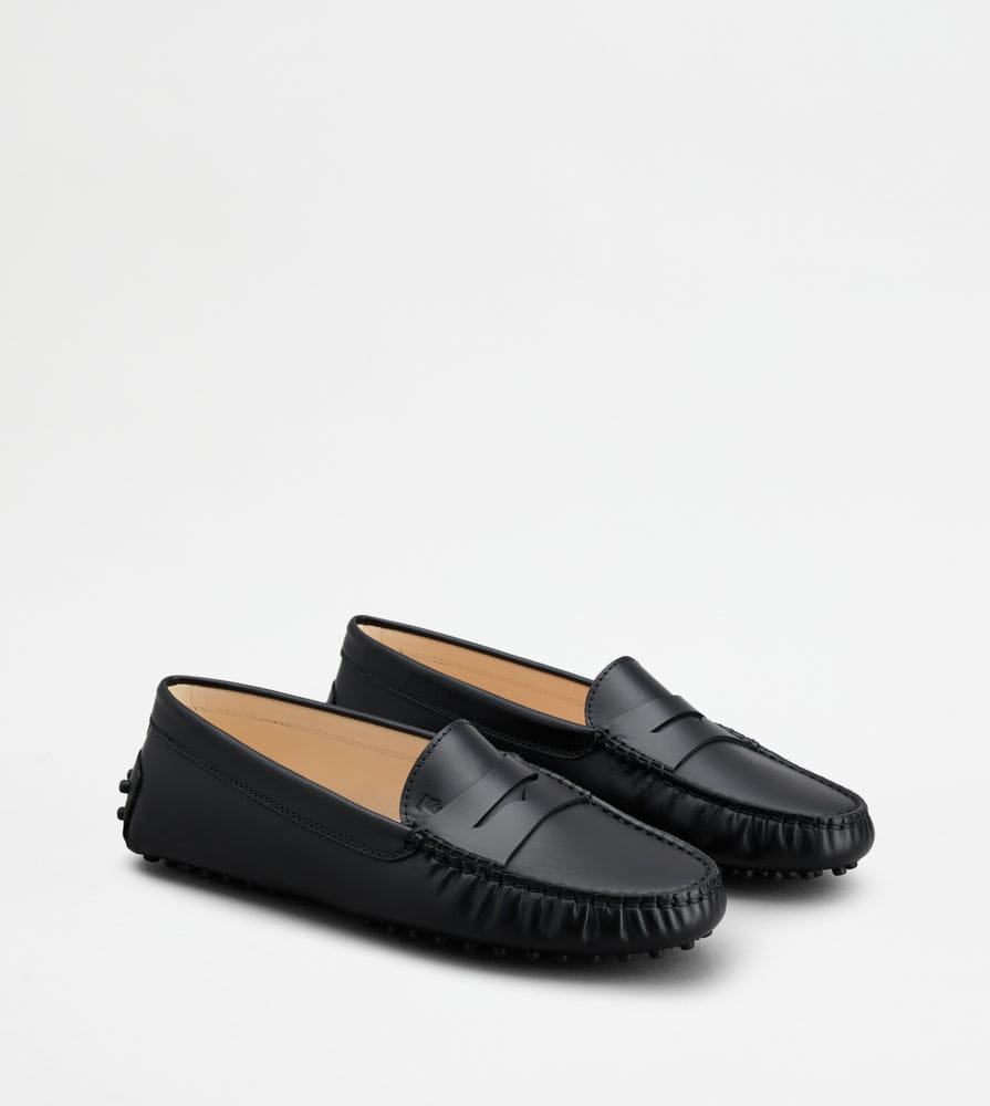 Tods Gommino Loafers In Leather Black Womens