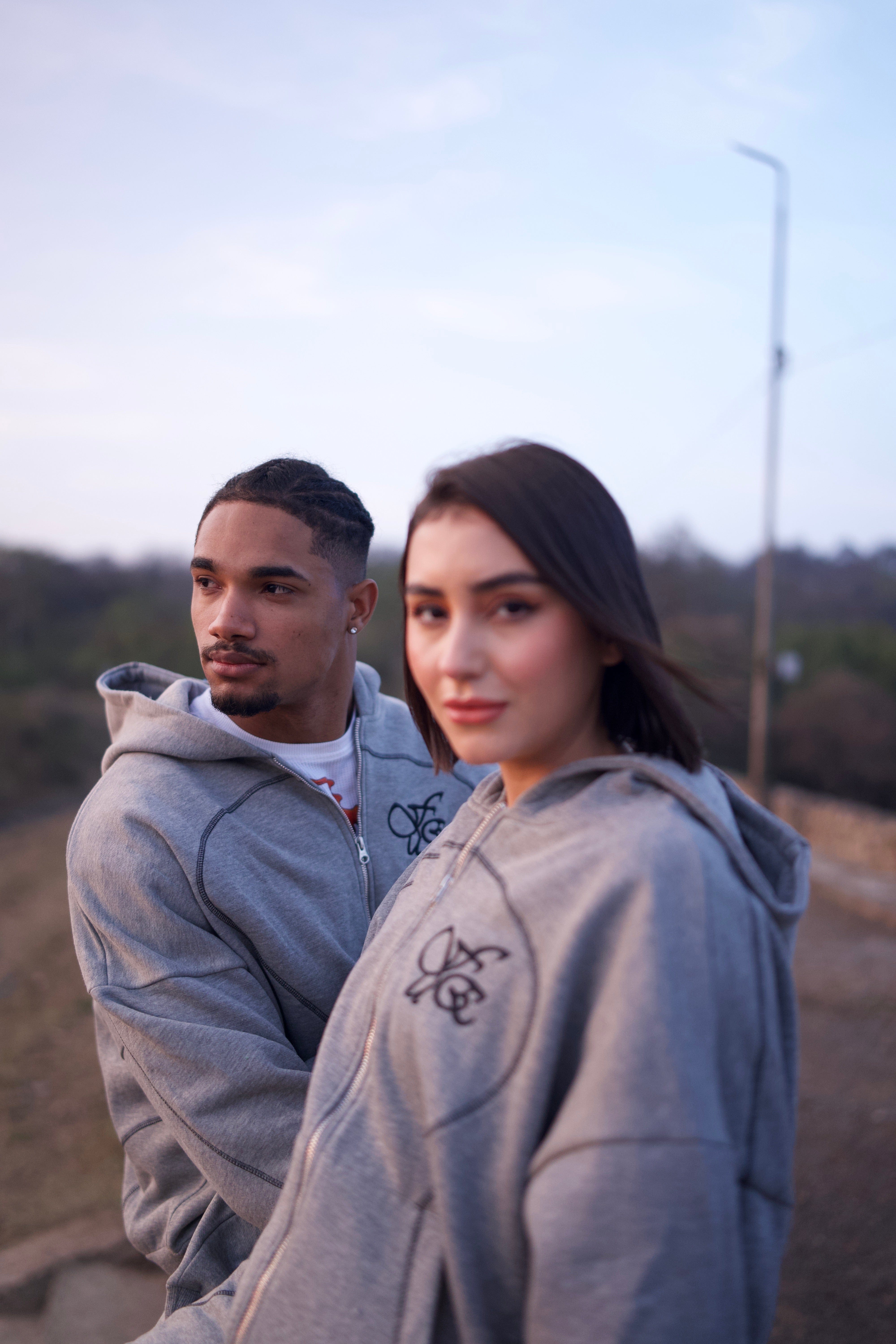 EVERYDAY ESSENTIAL SWEATSHIRT GREY