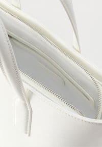 Valentino Pandia Re Handbag Bianco