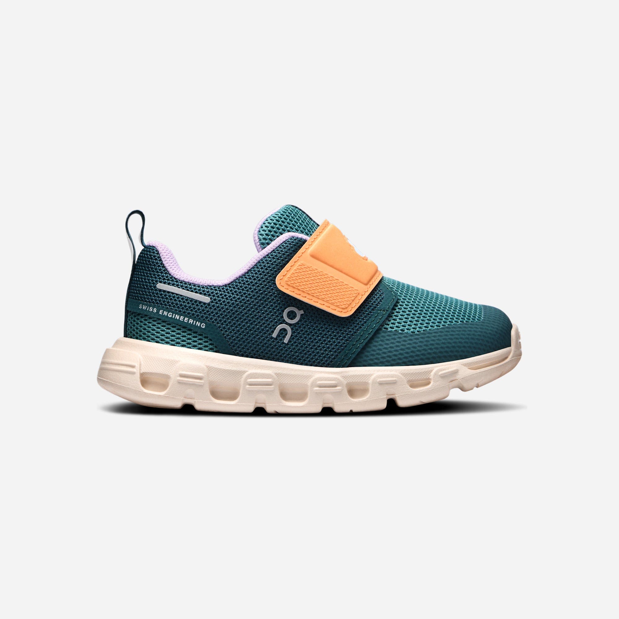 ON Running Cloud Dash Mistletoe Grain