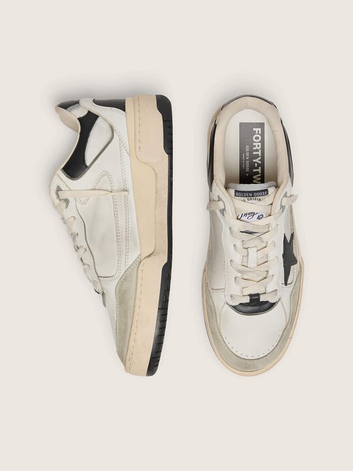 Golden Goose Womens Forty2 With Black Star And Black Leather Heel Tab Womens