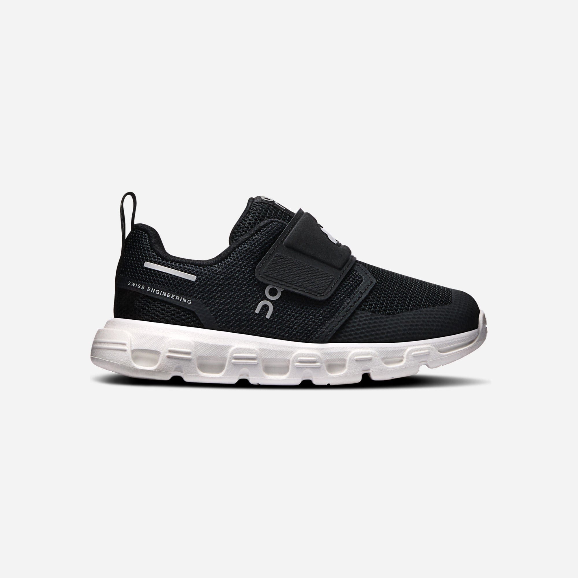 ON Running Cloud Dash Black White