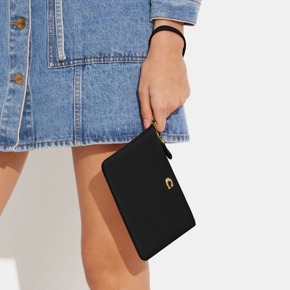 Coach Essential Small Wristlet Brass Black