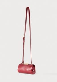 Valentino Glace Clutch Ciliegia