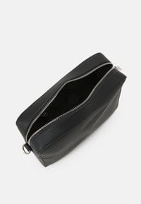 Valentino Marnier Set Cross Body Bag Nero