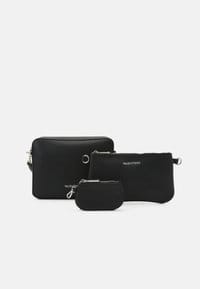 Valentino Marnier Set Cross Body Bag Nero