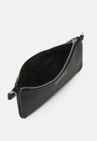 Valentino Marnier Set Cross Body Bag Nero