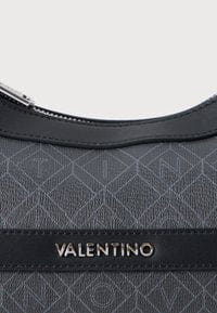 Valentino Special Chic Cross Body Bag Grigio