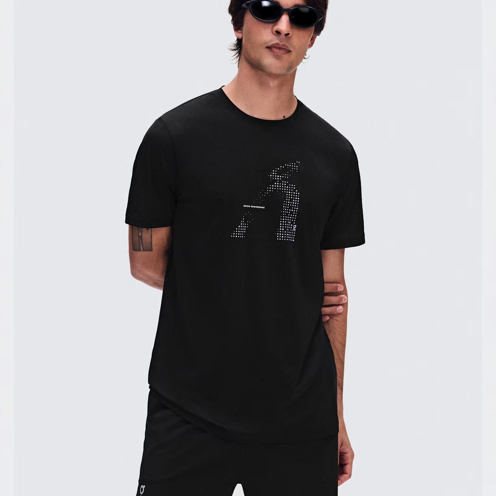 On Core-T Graphic Black
