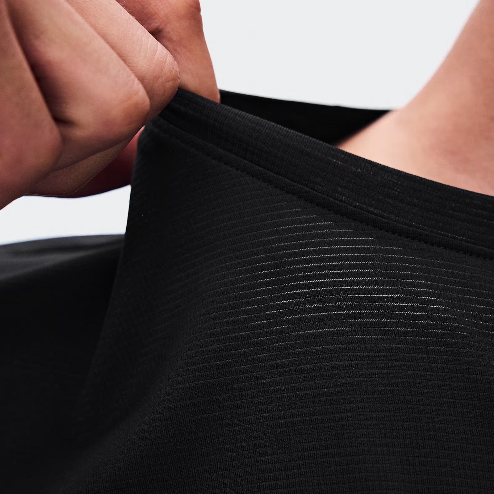 On Core-T Graphic Black